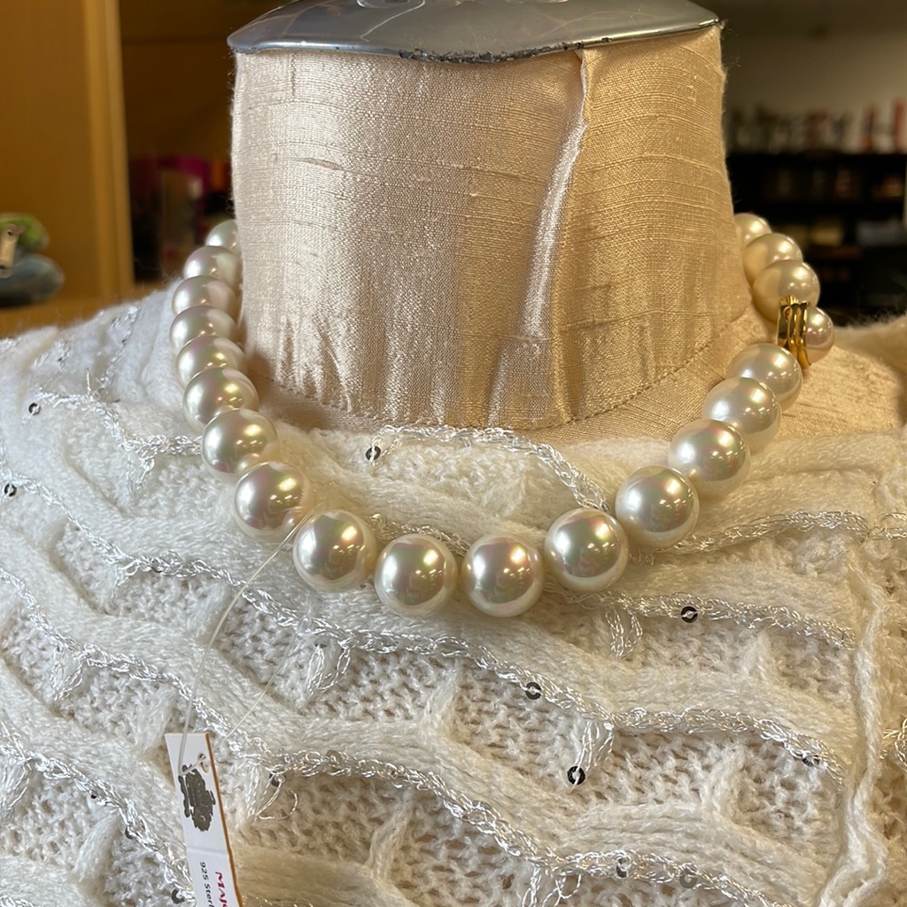 Majorica Designer Pearl Necklace - Chunky White W/ Gold Pearl Clasp